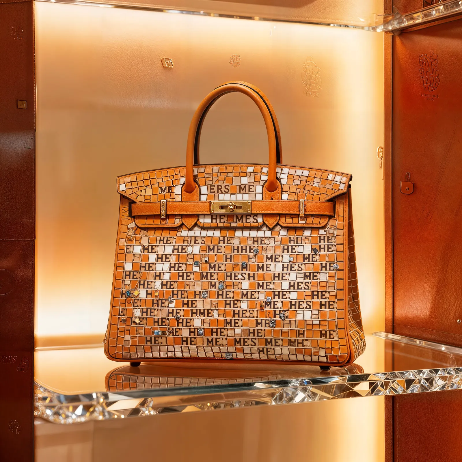 Hermès heritage glowing in mosaic.
