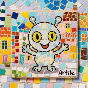 Mosaic design of the Morribongo family’s small smiling alien pet.